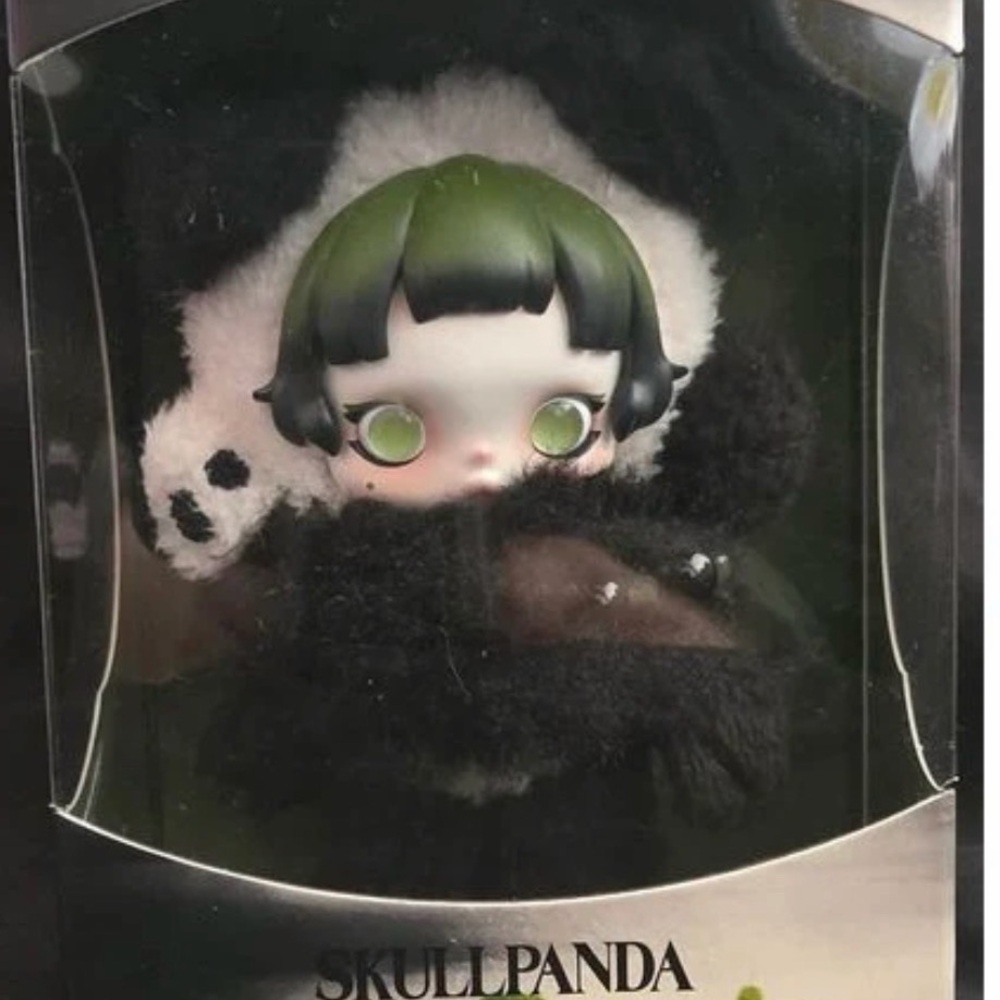 Pop Mart SKULLPANDA Lazy Panda Plush Doll Pendant. Sealed box - Picture 3 of 3